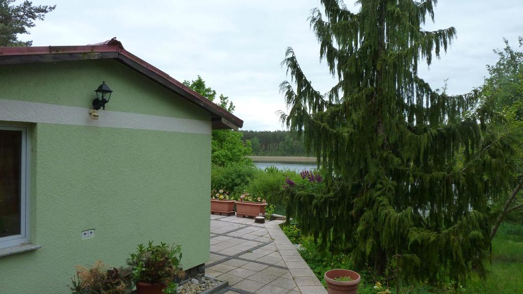 Bungalow Am Kuestrinsee Bei Lychen Exterior foto